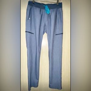 Figs Technical Collection Cargo Scrub Pants
Size:S Color:Graphite.EUC- worn once
